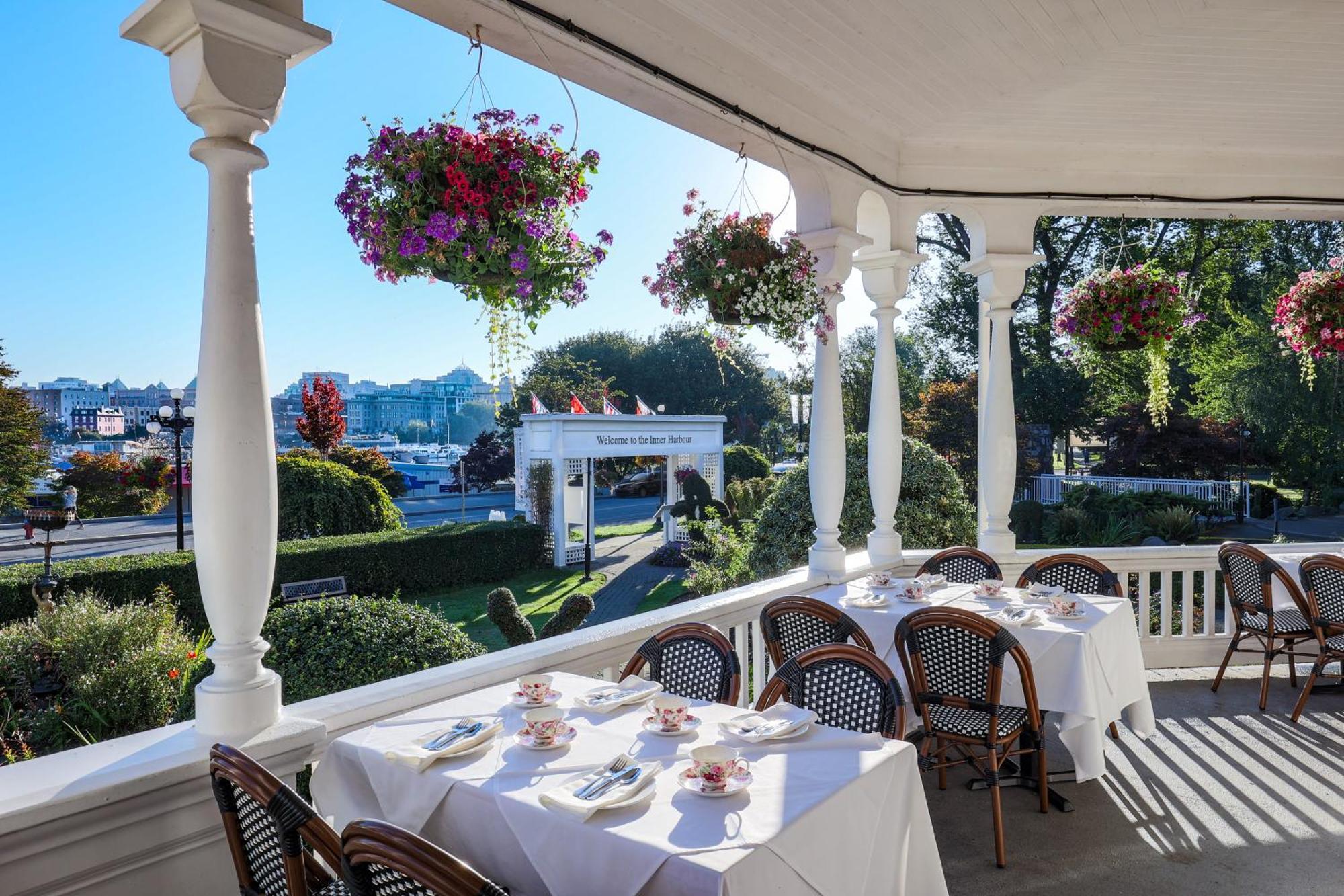 Pendray Inn And Tea House Виктория Екстериор снимка