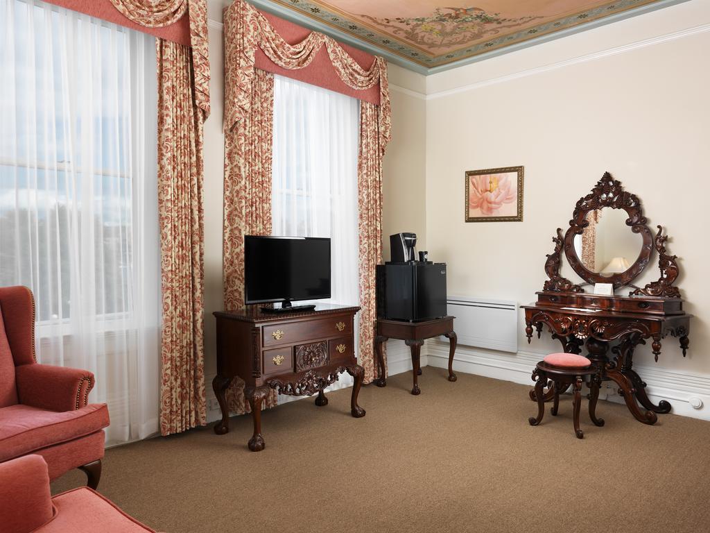 Pendray Inn And Tea House Виктория Екстериор снимка