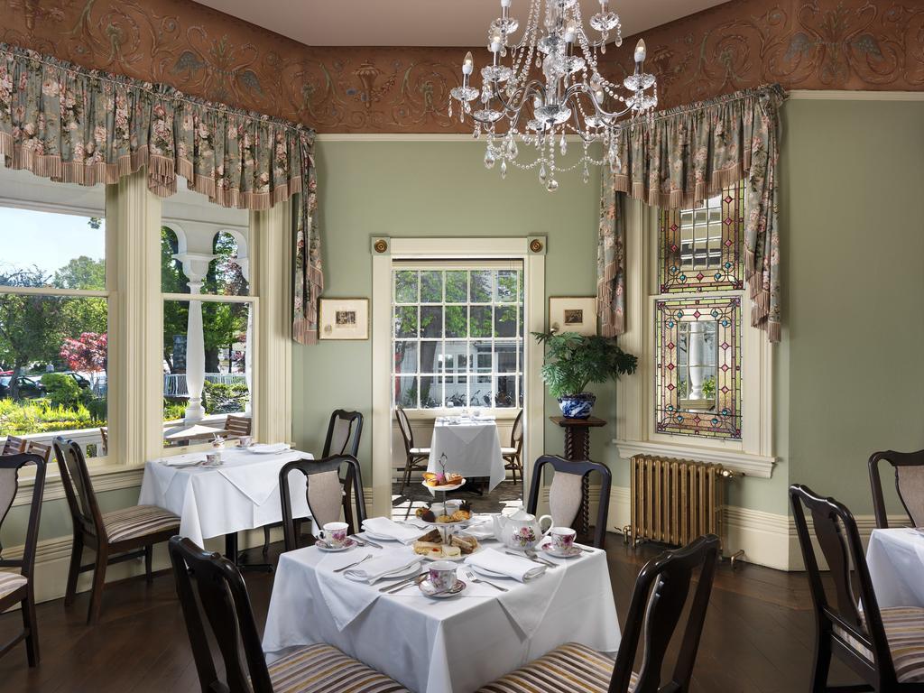 Pendray Inn And Tea House Виктория Екстериор снимка