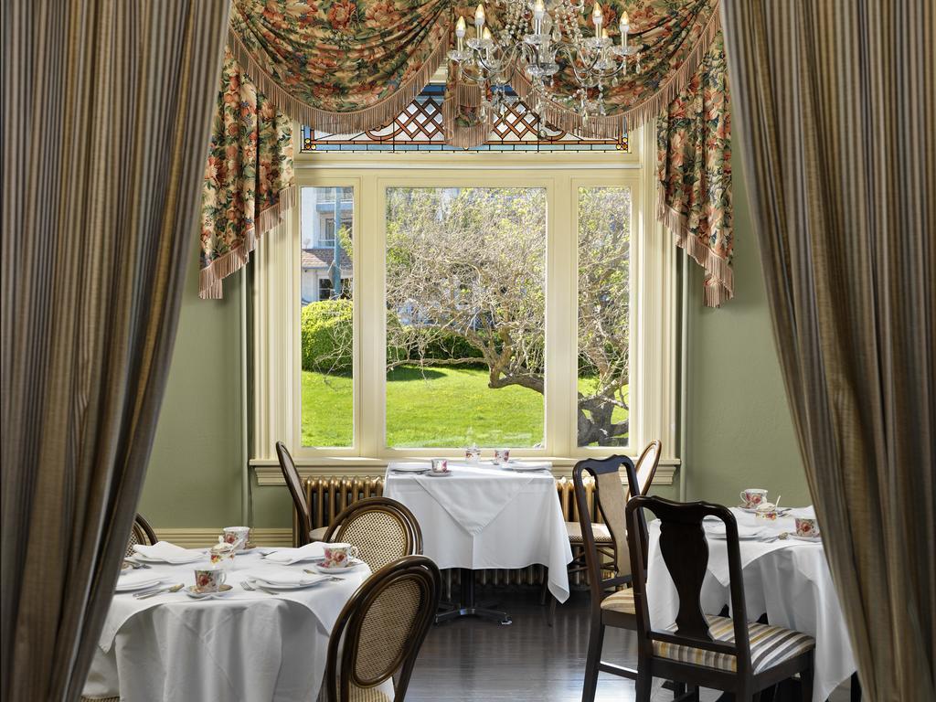 Pendray Inn And Tea House Виктория Екстериор снимка