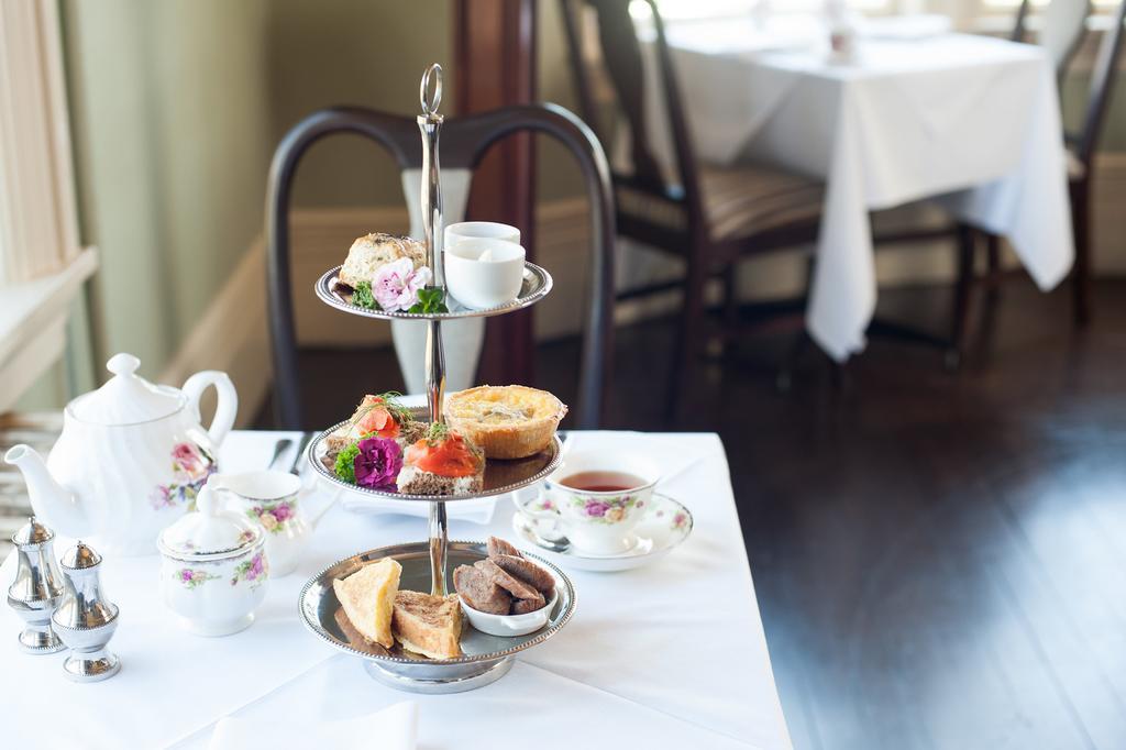 Pendray Inn And Tea House Виктория Екстериор снимка