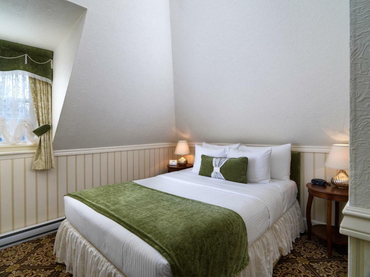 Pendray Inn And Tea House Виктория Екстериор снимка
